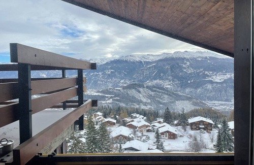 Anzere Apartment | South-facing mountain studio with fireplace, fully-equipped kitchen and breathtaking views.