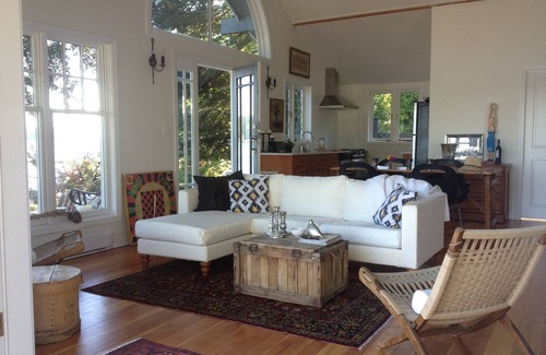 Sooke Cottage | South Facing Panoramic Views Fully Equipped Hot tub - Monthly winter rates