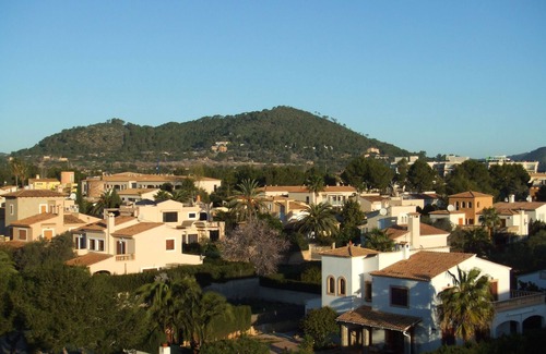 Cala Bona Apartment | South Facing Penthouse Apt 100m to beach, Mountain Views, WiFi, Roof Sun Terrace