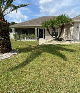 Crescent Lakes House | South Facing Pool with Lake View - Ideal for Families & Couples