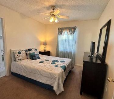 Crescent Lakes House | South Facing Private Pool & Spa - Family Friendly Vacation Home with White Rose Villas