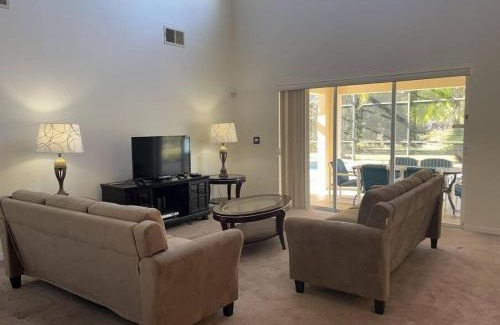 Crescent Lakes House | South Facing Private Pool & Spa - Family Friendly Vacation Home with White Rose Villas