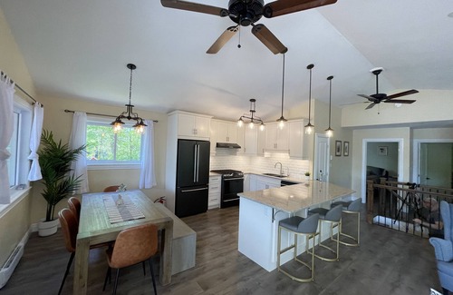 Frontenac Cottage | South Frontenac Battersea Dog Lake
