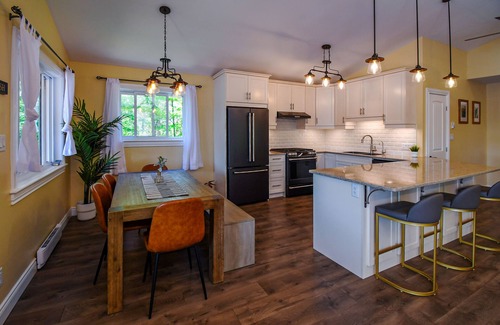 Frontenac Cottage | South Frontenac Battersea Dog Lake