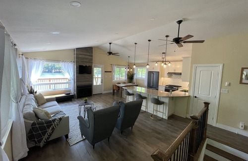 Frontenac Cottage | South Frontenac Battersea Dog Lake