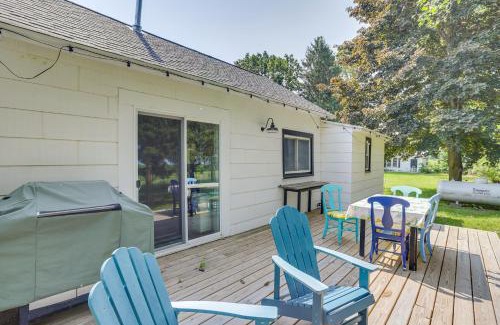 South Haven House | South Haven Farmhouse with Fire Pit, 4 Mi to Beach!