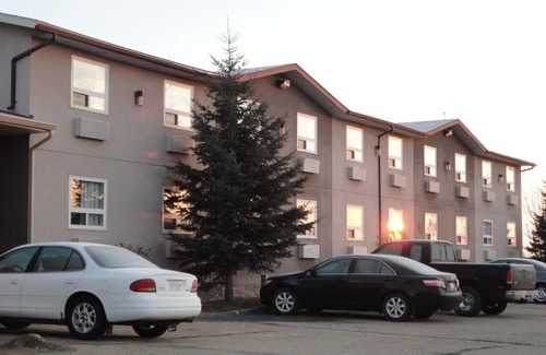 Red Deer Hotel | South Hill Motor Inn