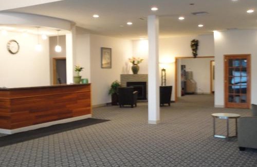 Red Deer Hotel | South Hill Motor Inn