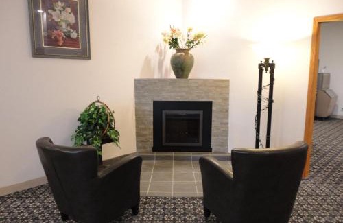 Red Deer Hotel | South Hill Motor Inn