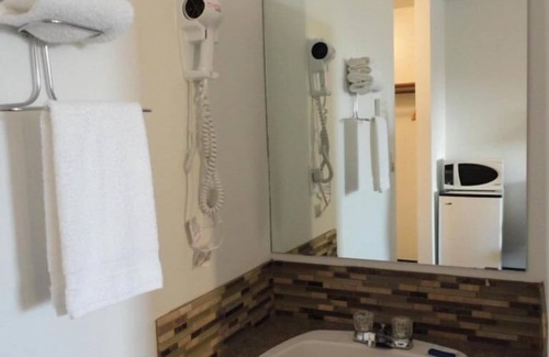 Red Deer Hotel | South Hill Motor Inn