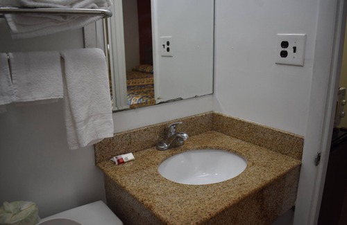 Pleasant Hills Hotel | South Hills Motel