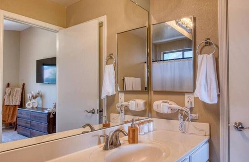 South Mountain House | South Mountain 3-Bedroom