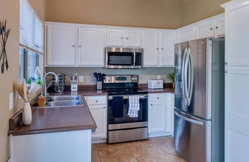 South Mountain House | South Mountain 3-Bedroom