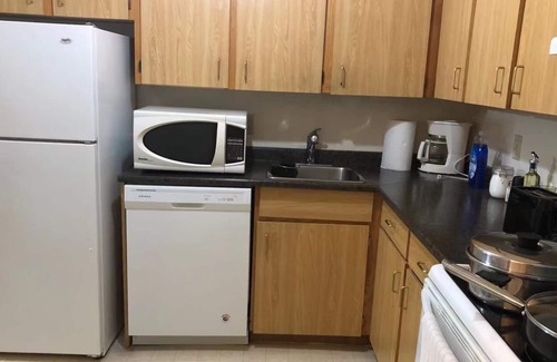 Fort Gary House | South of Winnipeg+ University of MB +Groceries store+ Convenient transportation