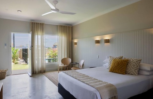 Tuncurry Hotel | South Pacific Palms Motor Inn