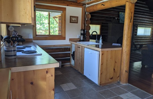 West Yellowstone Cabin | South Plateau Cabins - A Unique and Beautiful Log Home