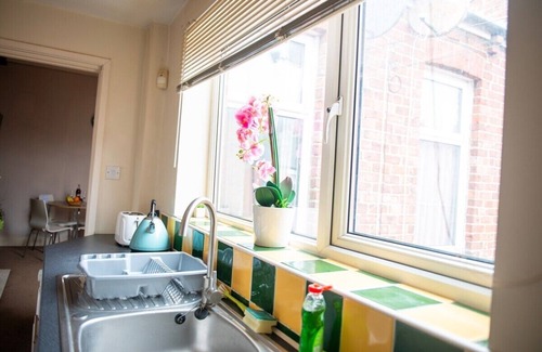 South Shields Apartment | South Shields Metro is less than 10 min walk away