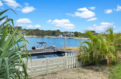 Gold Coast House | South Stradbroke Island Waters 4 bed, 3 bath, 10 guests, private beach & pontoon