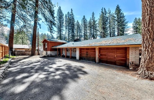 Lower Kingsbury House | South Tahoe Rustic Home! Sleeps Over 10! home