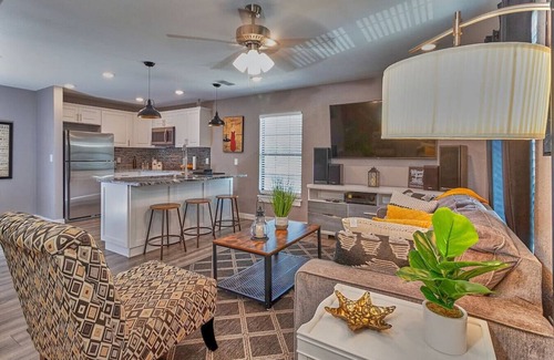 Tampa House | South Tampa Private Gem Attached to $Million Home