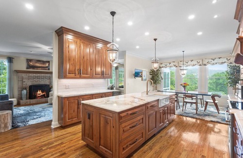 South Britain House | Southbury Lake Ridge sanctuary · Pool+Hiking+I84