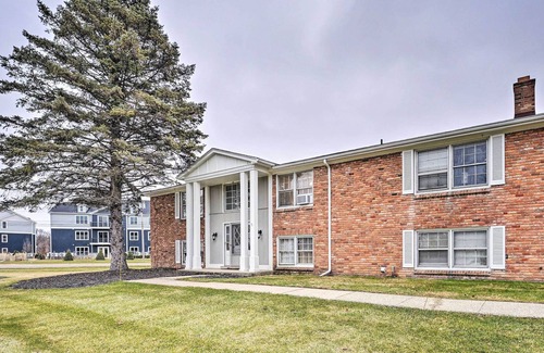 Walled Lake Apartment | Southeast Michigan Vacation Rental Near Lake!
