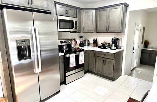 Laurel House | Southern Charm 2 - July -August Summer Sale! 7 Mins to Downtown!