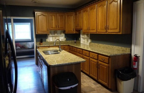 Cadiz House | Southern Charm · Cheerful Vacation Home right by the lake!