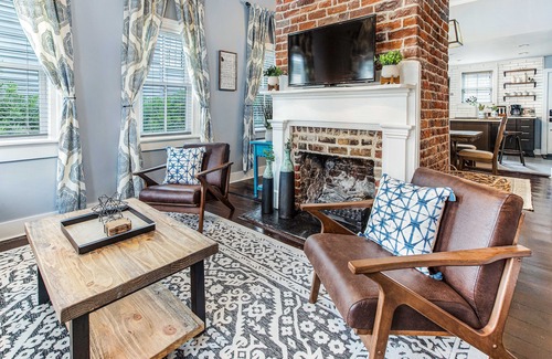 Historic Downtown Savannah House | Southern Charm w/High-end Modern Amenities + Parking by Lucky Savannah