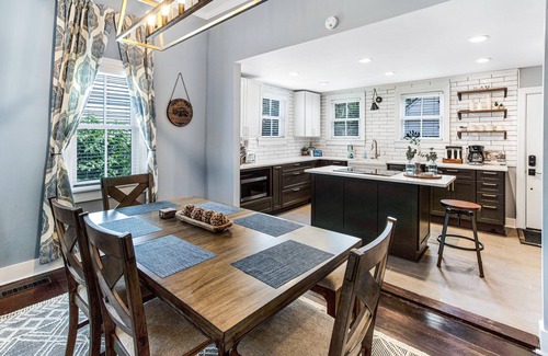 Historic Downtown Savannah House | Southern Charm w/High-end Modern Amenities + Parking by Lucky Savannah
