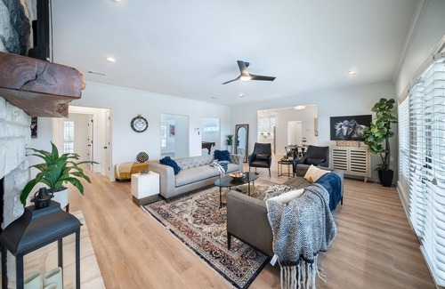 Austin House | Southern Comfort l Heated Pool & Spa l Billiards
