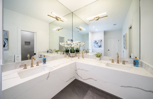 Austin House | Southern Comfort l Heated Pool & Spa l Billiards