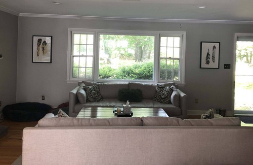 Wilton House | Southern Connecticut House for a Summer Retreat with Pool