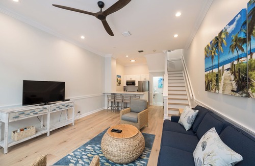 Historic Seaport House | Southern Escape at Truman Annex - 2 Bed/2.5 Bath with Parking & Shared Pool