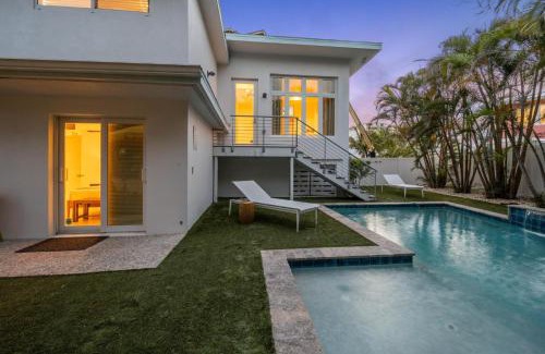 Siesta Key Village House | Southern Exposure