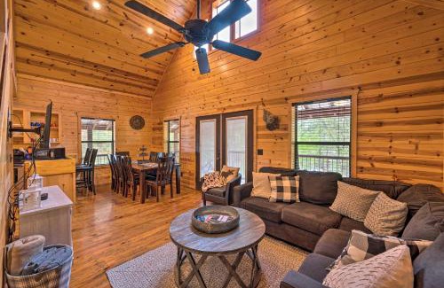 Broken Bow House | Southern Hills Cabin Near Beavers Bend State Park!