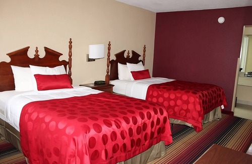 Perry House | Southern Hospitality! Comfy Unit, Parking