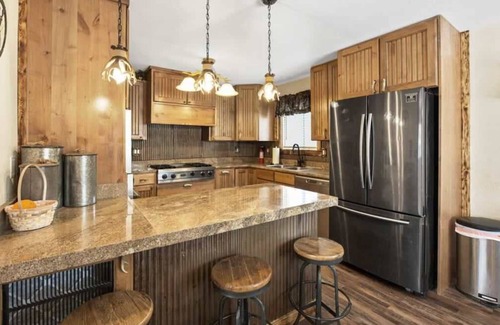 Glendale House | Southern Utah Adventure Hub Near Zion NP Hot Tub!