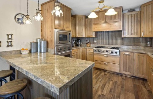 Glendale House | Southern Utah Adventure Hub Near Zion NP Hot Tub!