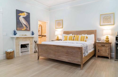 Uptown - Upper Duval Bed & Breakfast | Southernmost Point Guest House & Garden Bar