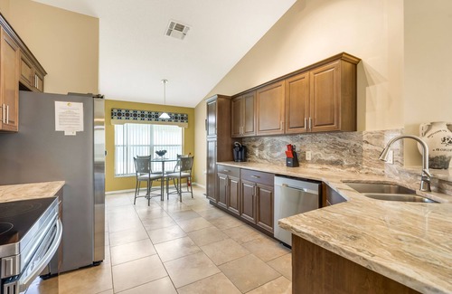 Eagle Pointe South House | SOUTHFACING Private Pool, Lakeview,4 BR-2 Bath,Ultra Clean Modern,10 min Disney