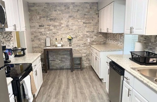 Southfield House | Southfield home perfect for large families/pool table & Theatre room!