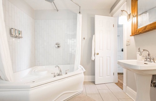 Southmoreland House | Southmoreland on the Plaza an Urban Inn