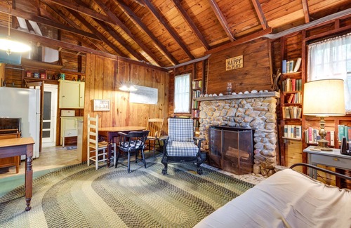 Town of Southold Town Cottage | Southold Cottage w/Patio & Grill - Walk to Beach!