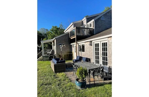 Southold House | Southold near vineyard & beach