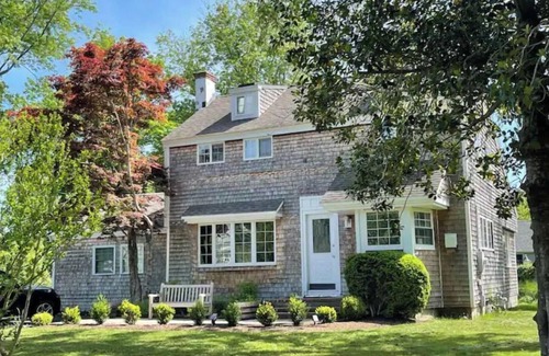 Southold House | Southold near vineyard & beach