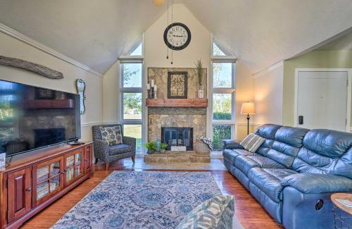 Southport House | Southport Getaway with Private Pool about 15 Mi to PCB!