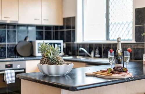 Southport House | Southport Oasis 6bd PoolCentral