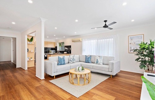 Southport House | Southport Oasis 6bd PoolCentral