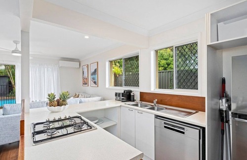 Southport House | Southport Retreat 2 bd, Pool